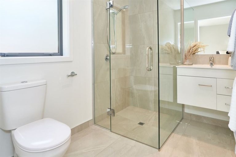 Photo of property in 5a Woodstock Place, Hokowhitu, Palmerston North, 4410