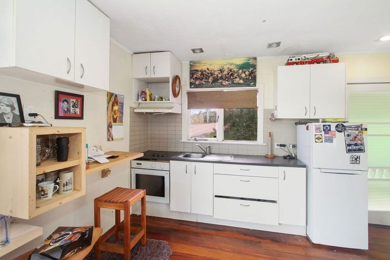 Photo of property in 4 Mceldowney Road, Titirangi, Auckland, 0604