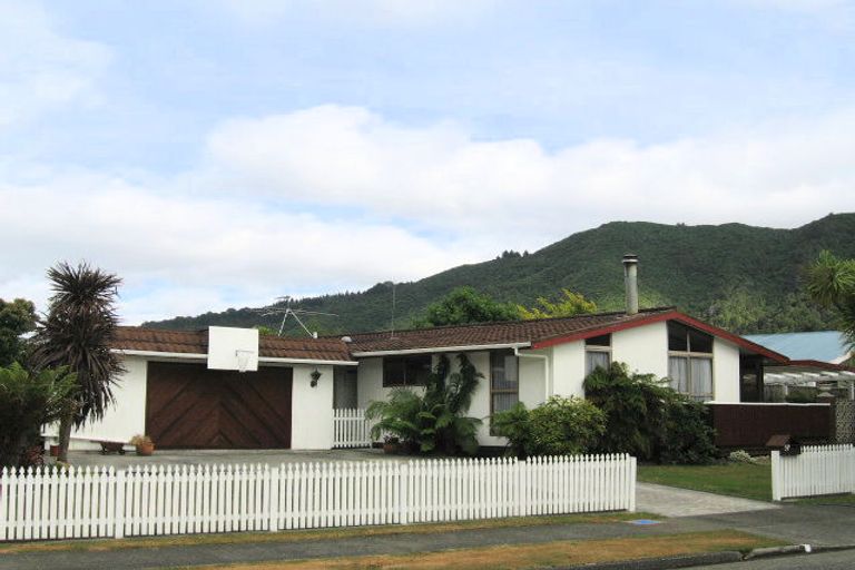 Photo of property in 57 Pasadena Crescent, Totara Park, Upper Hutt, 5018
