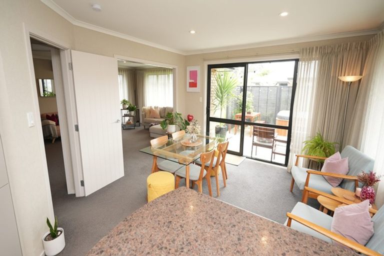 Photo of property in 16 Chestnut Close, Kelvin Grove, Palmerston North, 4414