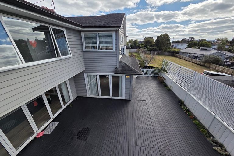 Photo of property in 6b Marina View Drive, West Harbour, Auckland, 0618