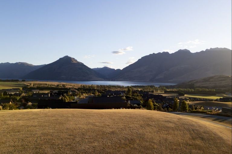 Photo of property in 31 Cappie Drive, Jacks Point, Queenstown, 9371