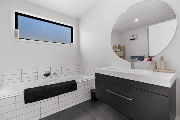 Photo of property in 4 Lauder Street, Lake Hayes, Queenstown, 9304