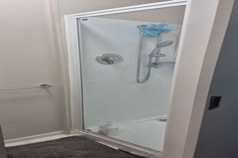 Photo of property in 11 Miles Crescent, Newlands, Wellington, 6037