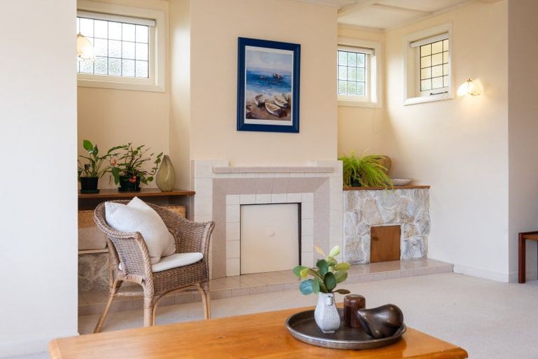 Photo of property in 13 Roslyn Road, Bluff Hill, Napier, 4110