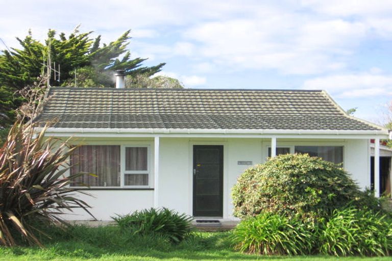 Photo of property in 23 Hartley Street, Foxton Beach, Foxton, 4815