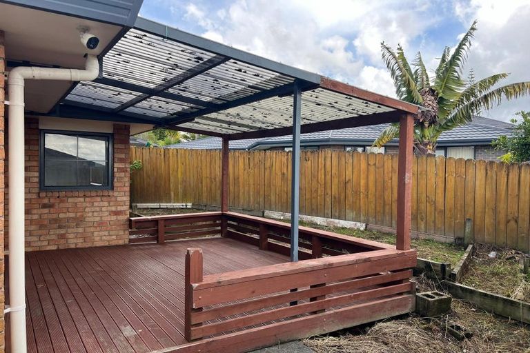 Photo of property in 18 Plumstead Rise, Glen Eden, Auckland, 0602