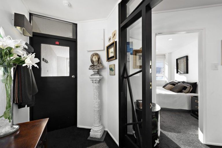Photo of property in Clifton Towers, 202 Oriental Parade, Oriental Bay, Wellington, 6011