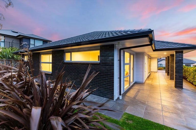 Photo of property in 49 Waitaria Terrace, Aotea, Porirua, 5024