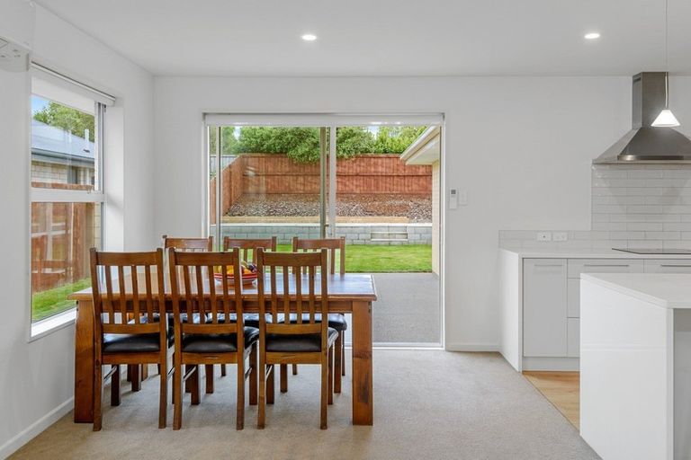 Photo of property in 37 Davaar Crescent, Broomfield, Christchurch, 8042