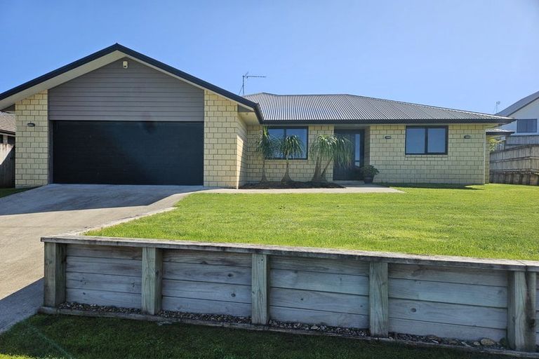 Photo of property in 68 Farnborough Drive, Grandview Heights, Hamilton, 3200