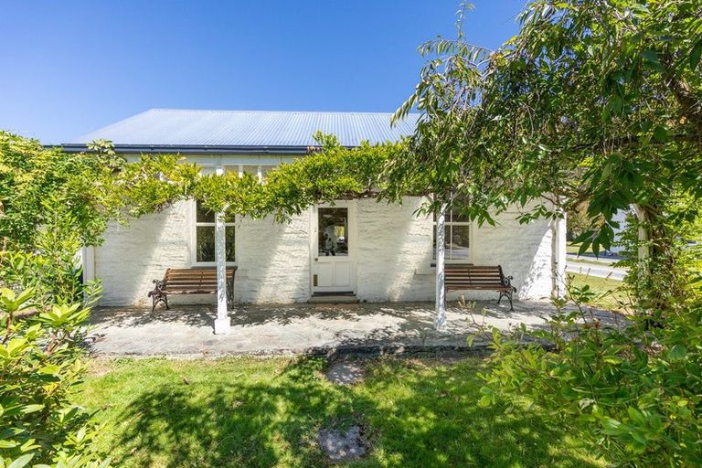 Photo of property in 16 Caernarvon Street, Arrowtown, 9302