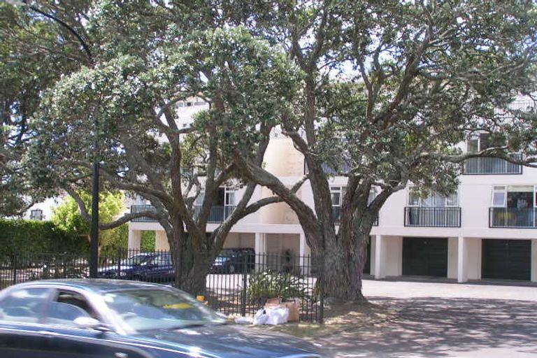 Photo of property in 10/21 Clifton Road, Hauraki, Auckland, 0622