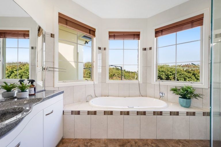 Photo of property in 204 Broomfields Road, Whitford, Howick, 2571