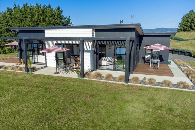 Photo of property in 9 Kristin Place, Manakau, Levin, 5573