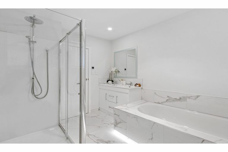 Photo of property in 1e Thorrington Lane, Cashmere, Christchurch, 8022