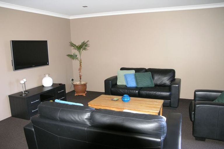 Photo of property in 71 Rototuna Road, Rototuna, Hamilton, 3210