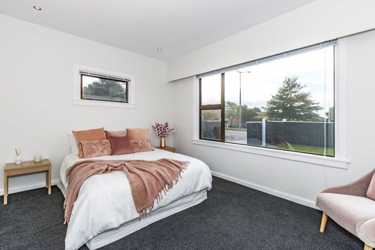 Photo of property in 215 Main North Road, Redwood, Christchurch, 8051