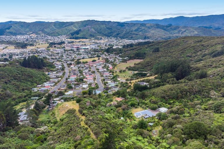 Photo of property in 41 Gardiner Grove, Wainuiomata, Lower Hutt, 5014