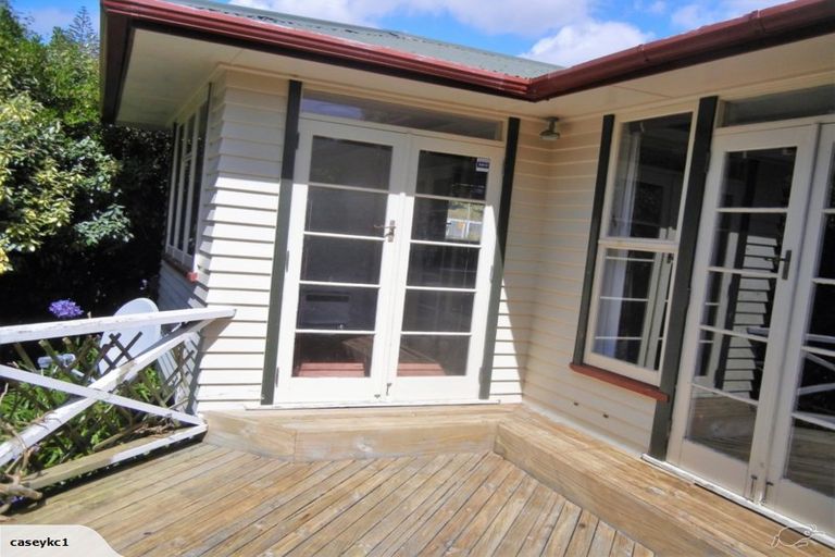 Photo of property in 15 Tawa Street, Tawa, Wellington, 5028