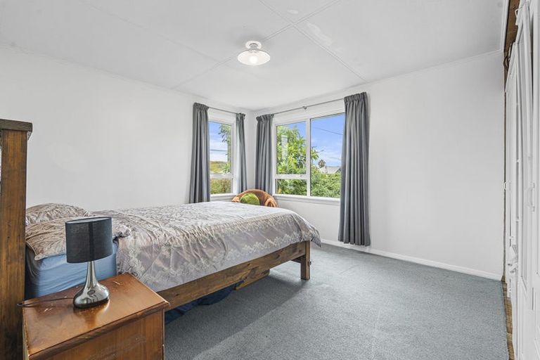 Photo of property in 64 Omata Road, Marfell, New Plymouth, 4310