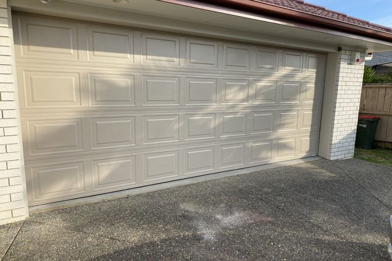 Photo of property in 39 Delmont Close, East Tamaki Heights, Auckland, 2016