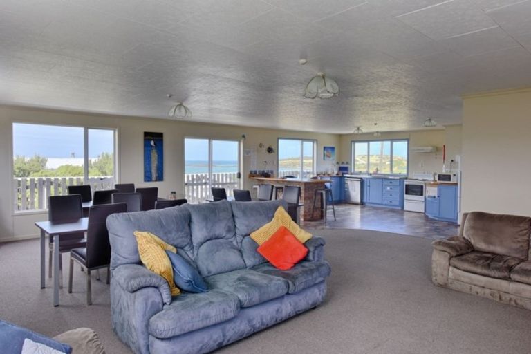 Photo of property in 529 Waikawa-curio Bay Road, Curio Bay, Tokanui, 9884