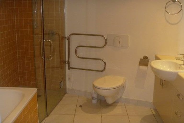 Photo of property in 11/80 Salamanca Road, Kelburn, Wellington, 6012