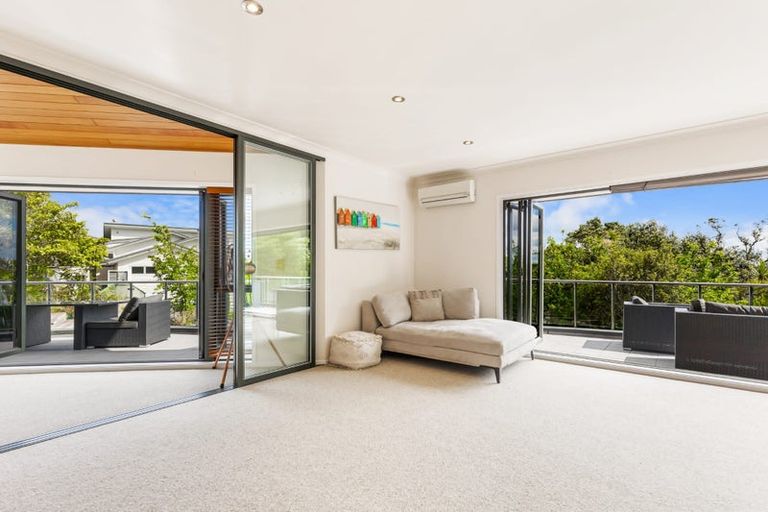 Photo of property in 65 Roberts Road, Matakatia, Whangaparaoa, 0930