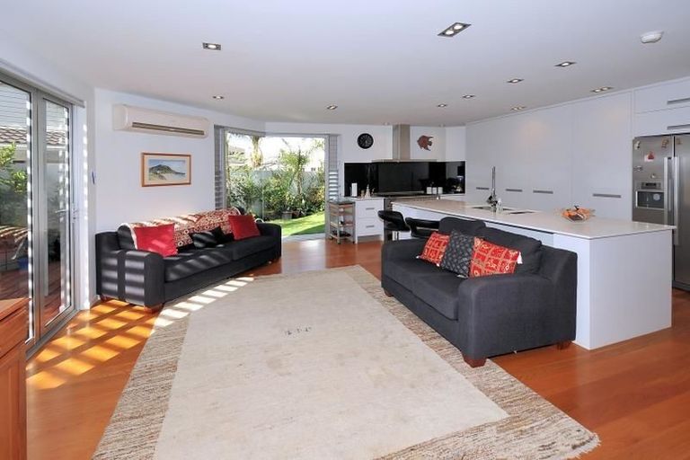 Photo of property in 7 Ellice Road, Totara Vale, Auckland, 0629