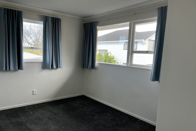 Photo of property in 52 Buscomb Avenue, Henderson, Auckland, 0610