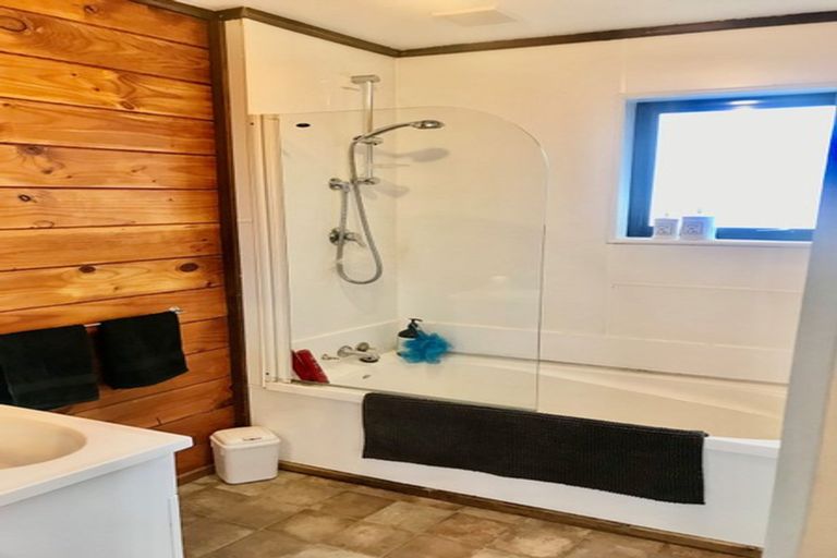 Photo of property in 57 Pine Avenue, Henderson, Auckland, 0612