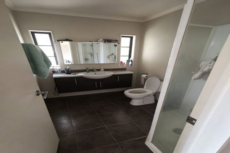 Photo of property in 2a Dapple Place, Flat Bush, Auckland, 2019