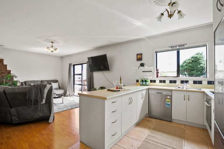 Photo of property in 143 Ngamotu Road, Spotswood, New Plymouth, 4310