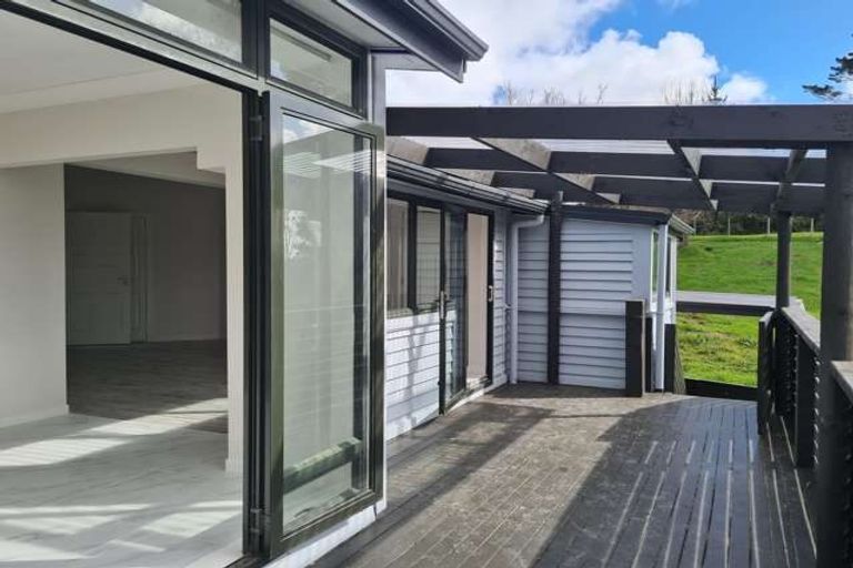 Photo of property in 43 The Pines Road, Paparoa, 0571