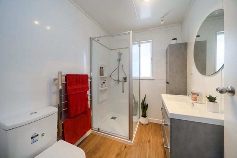 Photo of property in 46 Kingswood Street, Takaro, Palmerston North, 4412