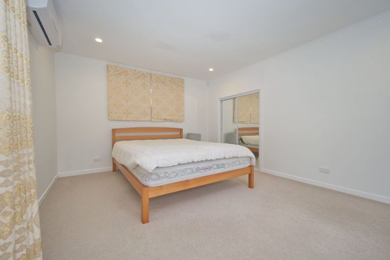 Photo of property in 1/456 Glenfield Road, Glenfield, Auckland, 0629