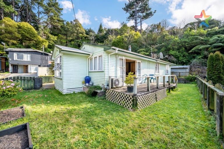 Photo of property in 21 Thomson Grove, Stokes Valley, Lower Hutt, 5019