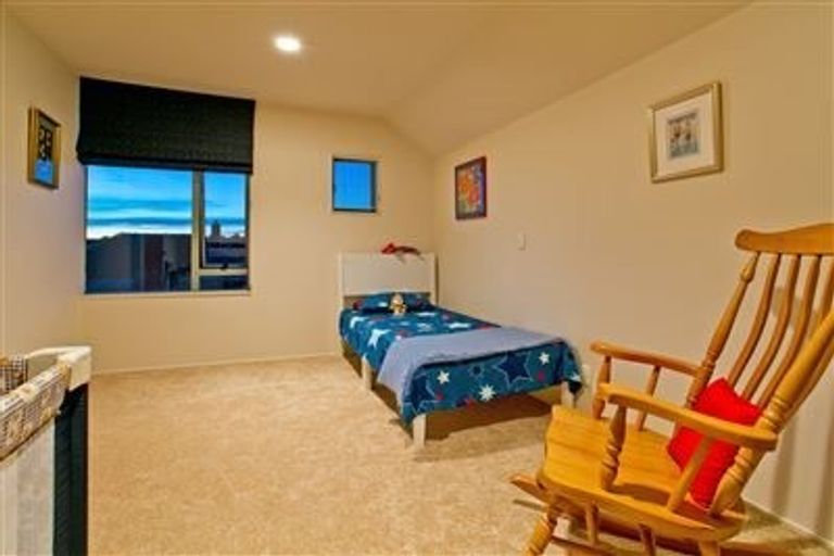 Photo of property in 2/24 Shakespeare Road, Milford, Auckland, 0620