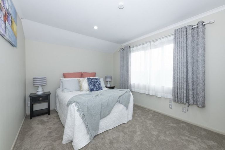 Photo of property in 100 Wayne Francis Drive, Flat Bush, Auckland, 2016