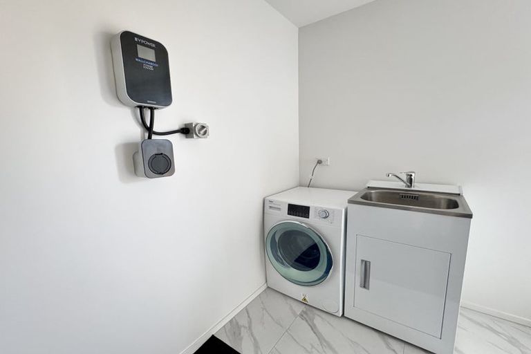 Photo of property in 26 Cessna Crescent, Mangere, Auckland, 2022