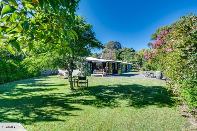 Photo of property in 135 Tauroa Road, Havelock North, 4130