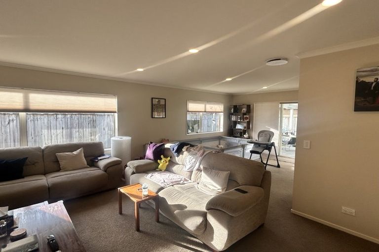 Photo of property in 9a Gandalf Crescent, Paraparaumu, 5032