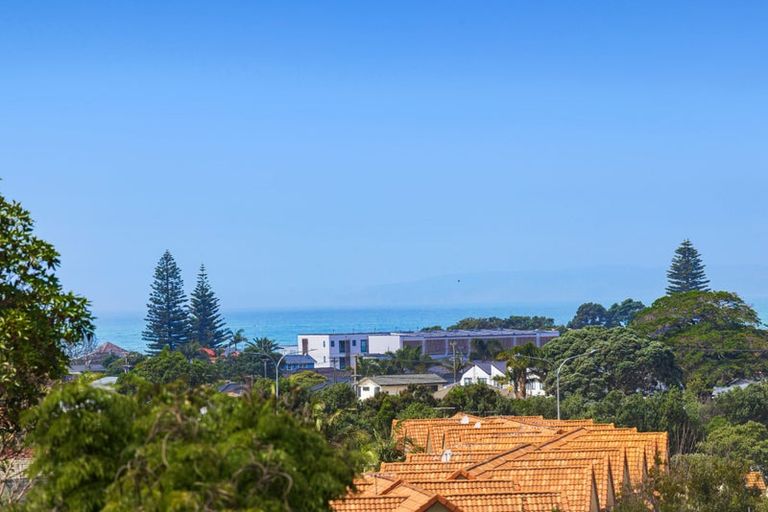 Photo of property in 4a Orewa Heights Crescent, Orewa, 0931