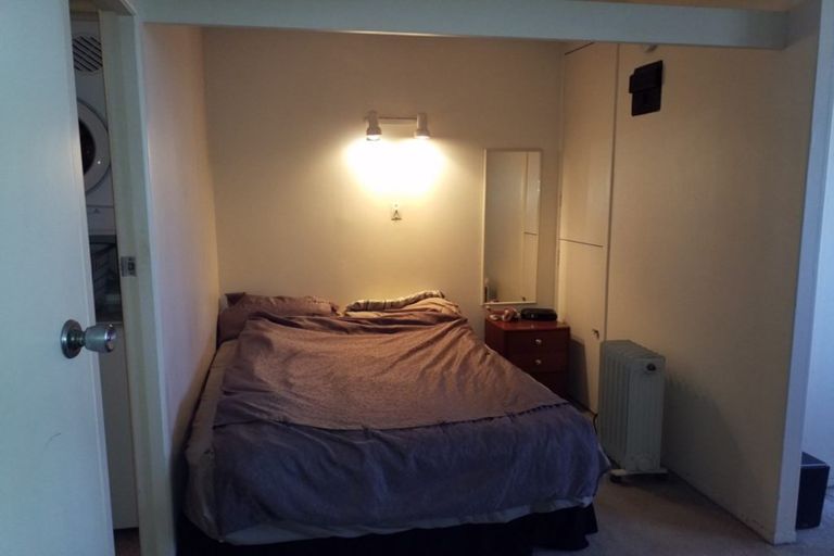 Photo of property in Churchill Flats, 213 The Terrace, Wellington Central, Wellington, 6011