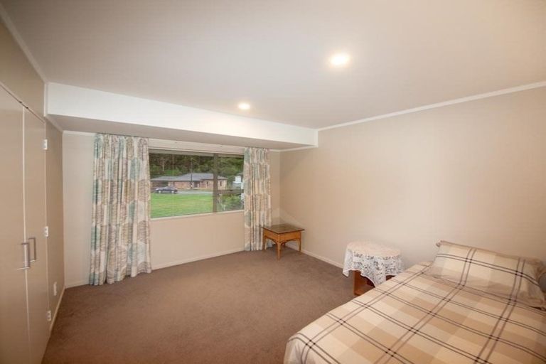 Photo of property in 10 Myers Grove, Churton Park, Wellington, 6037