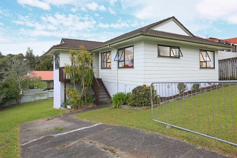 Photo of property in 4 Landsdale Place, Massey, Auckland, 0614