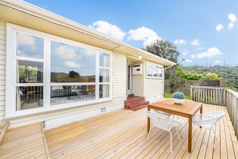 Photo of property in 17 Davis Grove, Wainuiomata, Lower Hutt, 5014