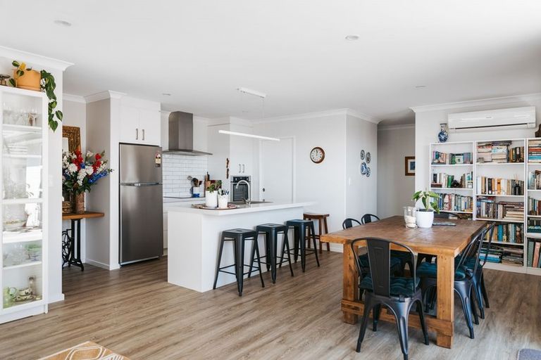 Photo of property in 77 Bert Wall Drive, Omokoroa, 3114