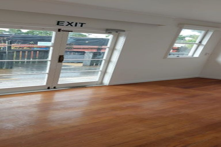 Photo of property in 10 Oraha Road, Huapai, Kumeu, 0810